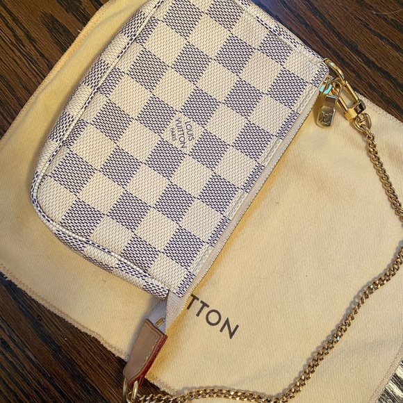 Louis Vuitton Handbags - LOUIS VUITTON mini pochette